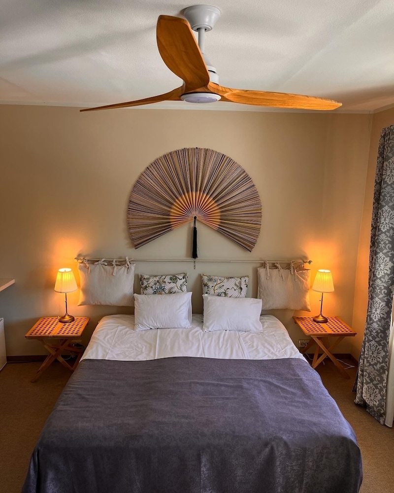 Deluxe Double or Twin Room (With Castle View) photo 1