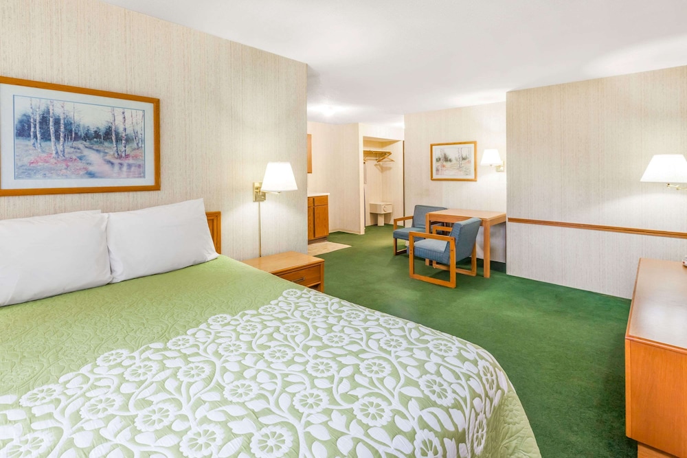 Room, 2 Queen Beds - Photo 1