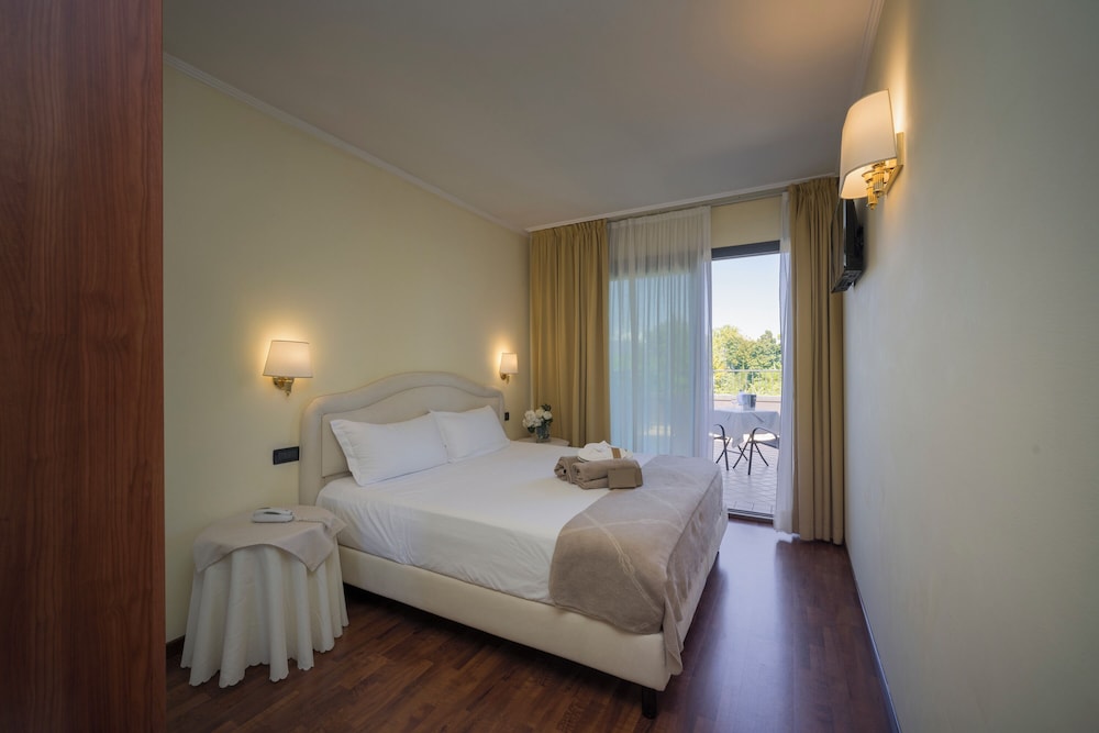 Classic Double or Twin Room - Photo 2