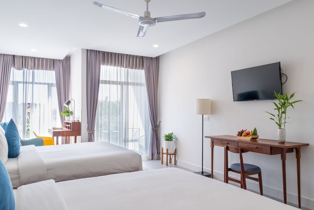 Superior Twin Room, Pool View photo 2