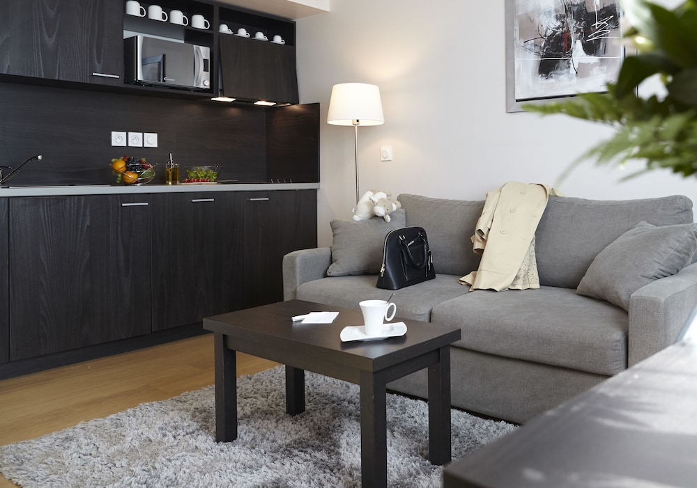 Superior Apartment, 1 Queen Bed with Sofa bed - Photo 3