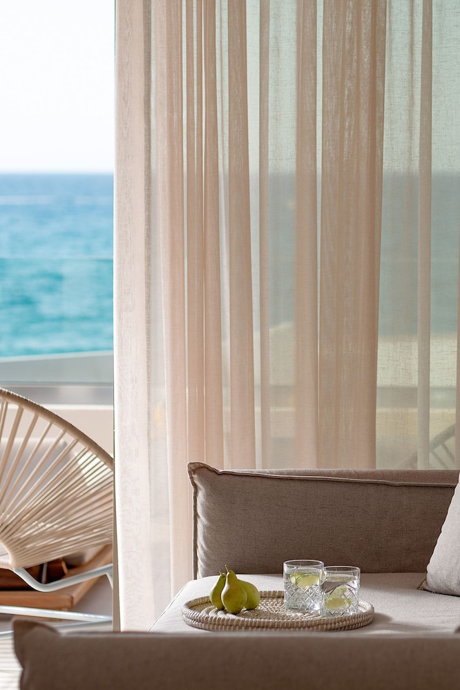 Superior Suite, Sea View - Photo 4