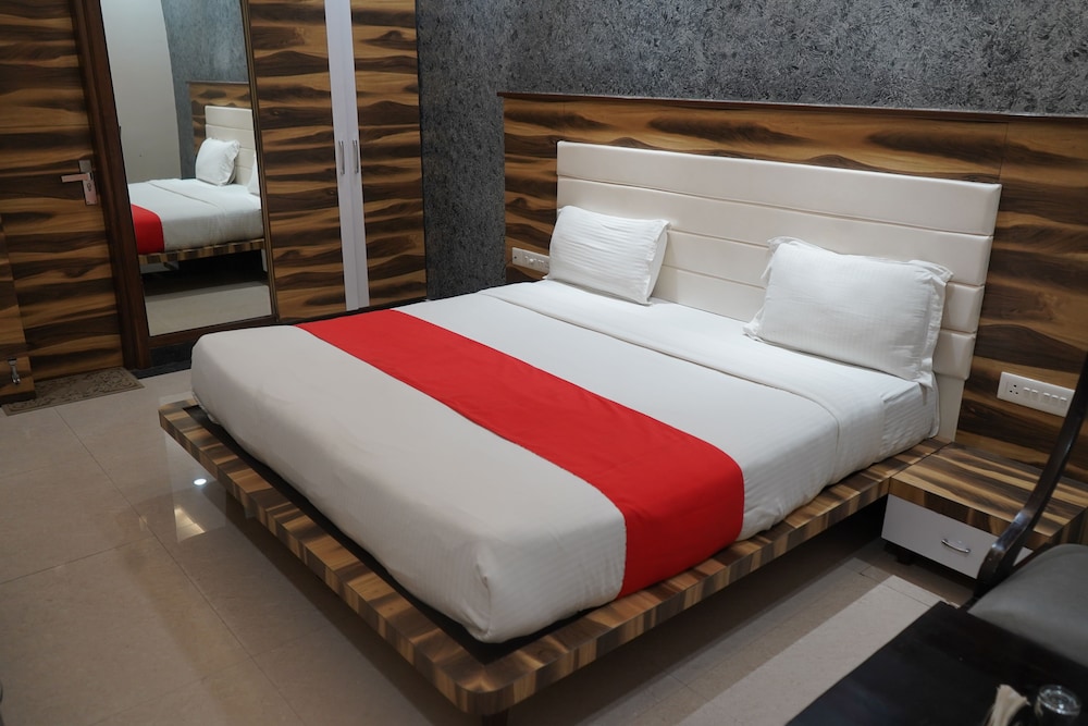 Deluxe Room - Photo 16