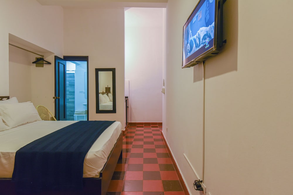 Elite Triple Room, Multiple Beds photo 2