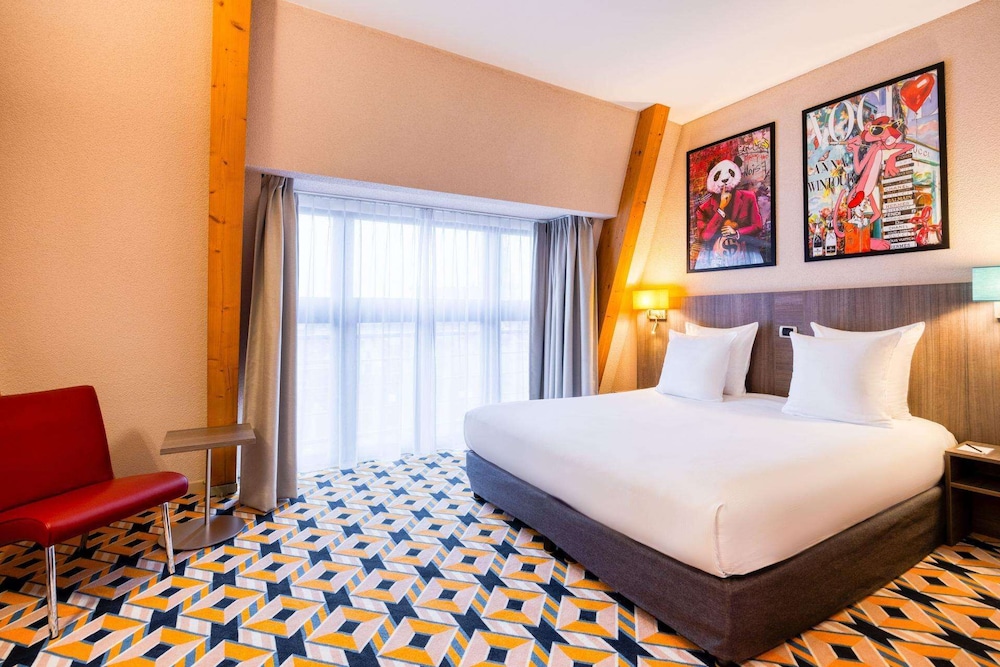 Premium Double Room, 1 King Bed - Photo 3