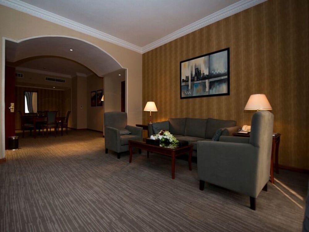 Senior Suite, 1 Bedroom, City View - Photo 4
