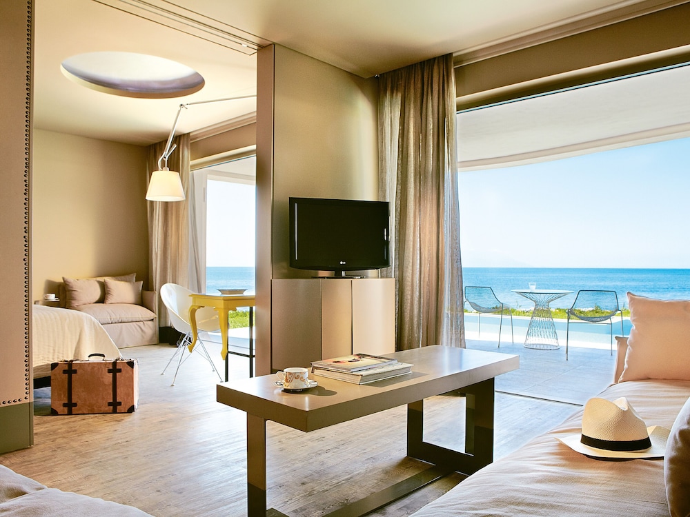 Deluxe Suites, Private Pool - Seafront