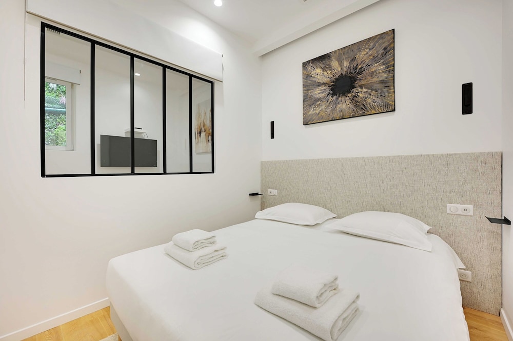 Apartment photo 2