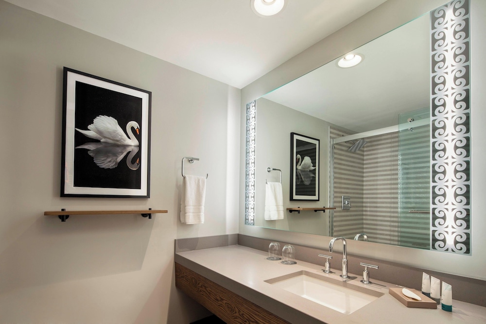 Studio Suite, Multiple Beds, River View - Photo 3