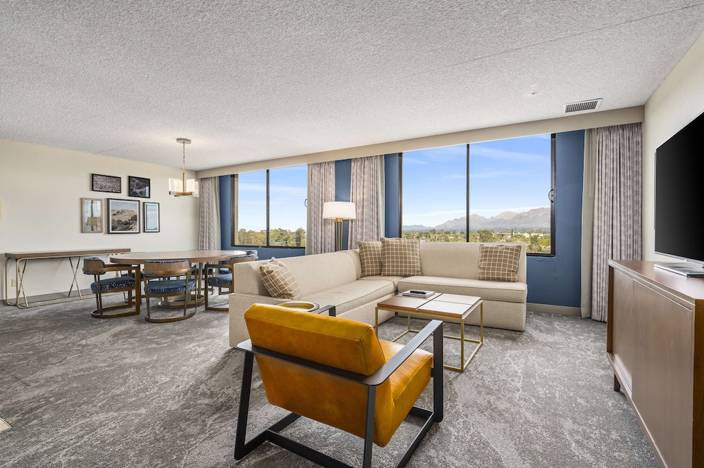 Presidential Suite, 1 King Bed, Non Smoking photo 2