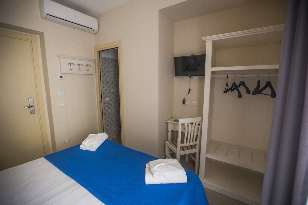 Double Room, Annex Building (Colosseum Charme) thumbnail 6