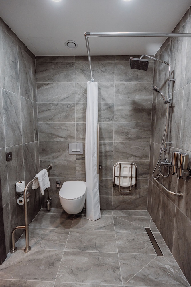 Standard Room, Multiple Beds, Accessible, Non Smoking - Photo 11