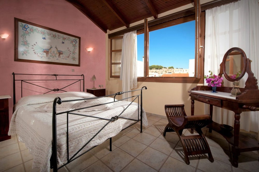 Standard Suite, 1 Double or 2 Twin Beds - Photo 13