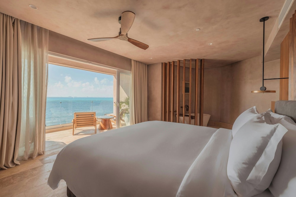 Presidential Suite, 1 King Bed, Balcony, Oceanfront