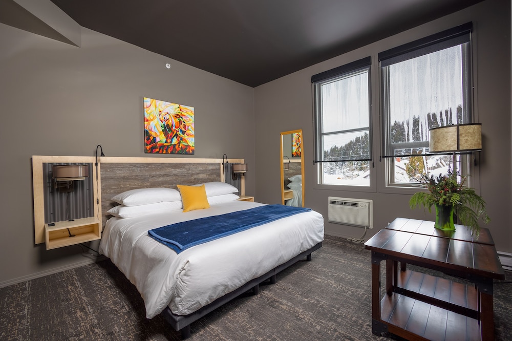 Deluxe Room, 1 King Bed with Sofa bed