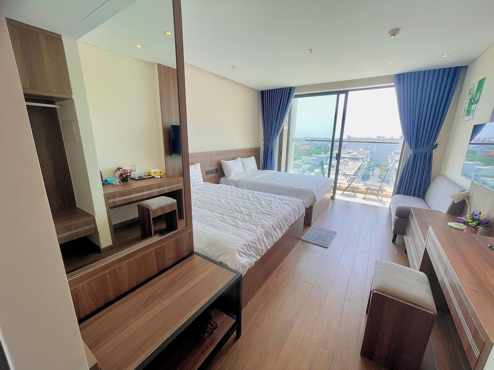 Deluxe Quadruple Room, Balcony, Sea View photo 2