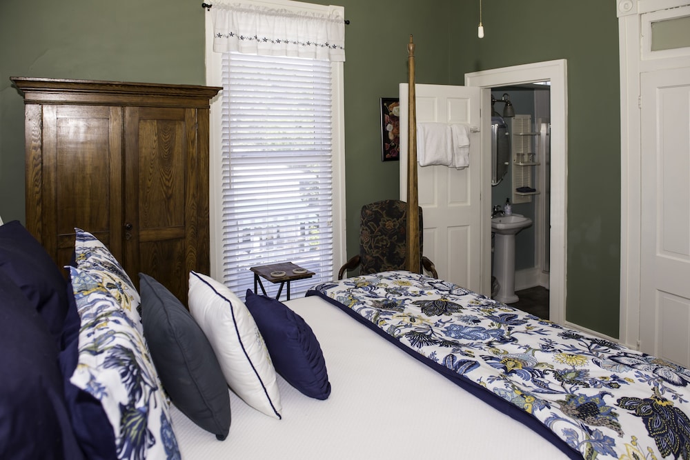 Cottage Room photo 2