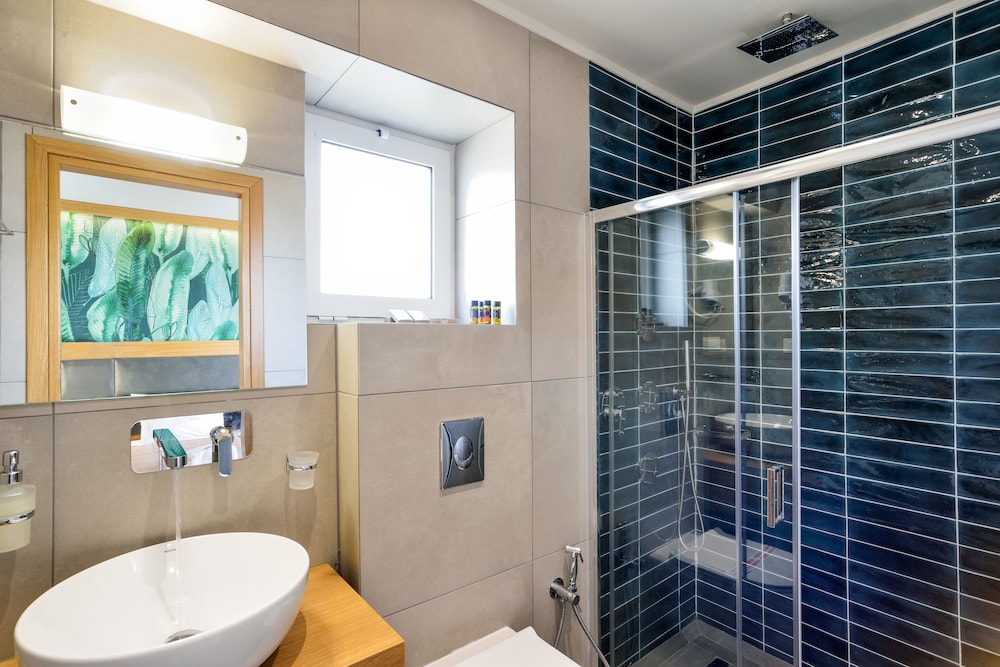 One Bedroom Suite with terrace and sea view - Photo 9