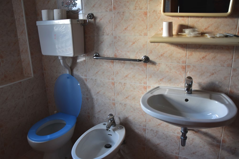 Quadruple Room - Photo 2