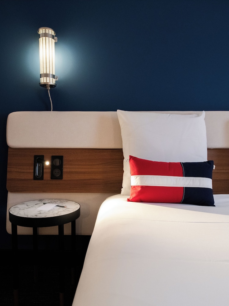 Superior Room, 1 Queen Bed photo 2