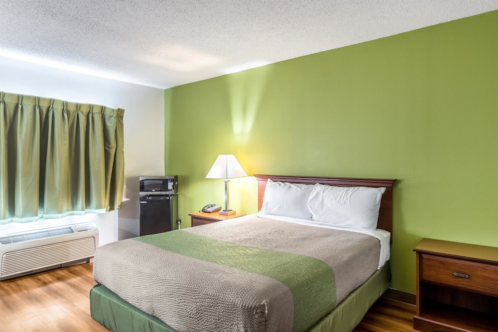 Deluxe Room, 1 Queen Bed, Accessible, Non Smoking photo 2