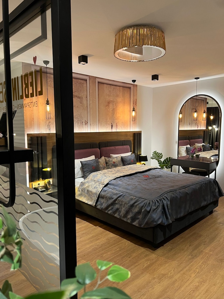 Junior Double Room, 1 Queen Bed, Non Smoking, Ensuite photo 1