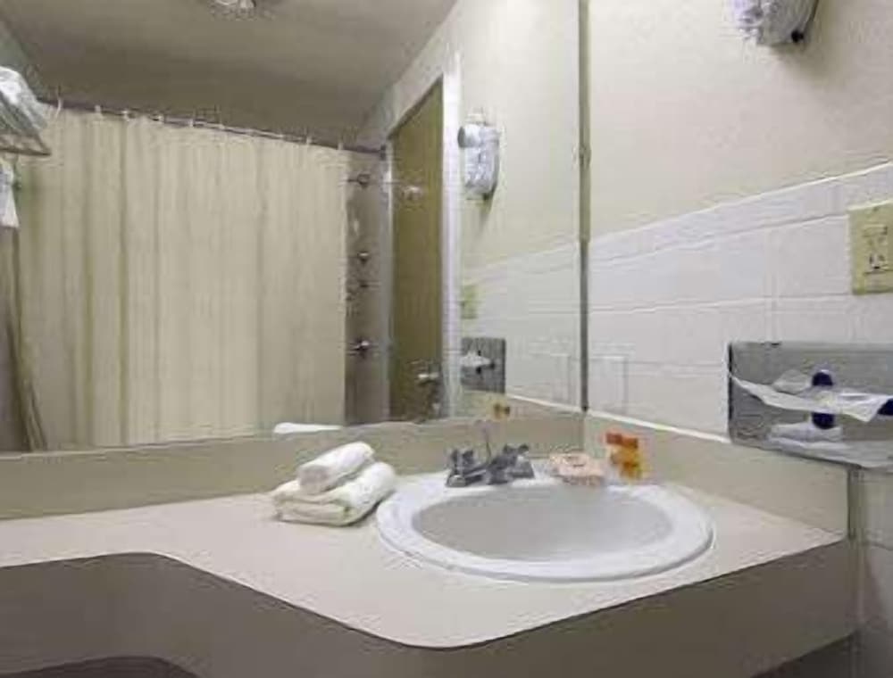 Room, 2 Double Beds photo 2