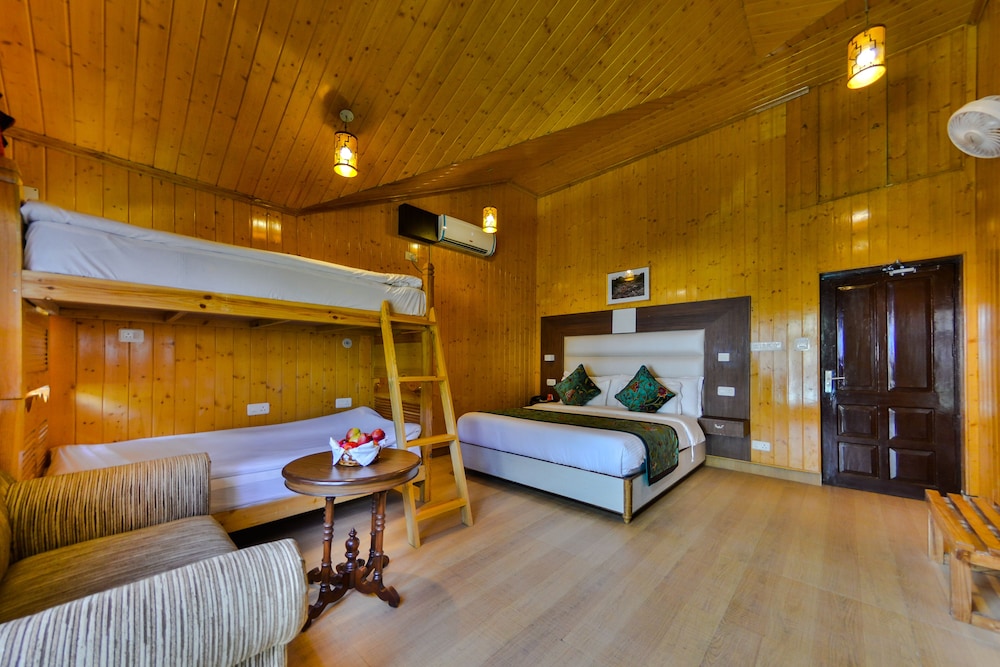 Super Deluxe Family Suite photo 1