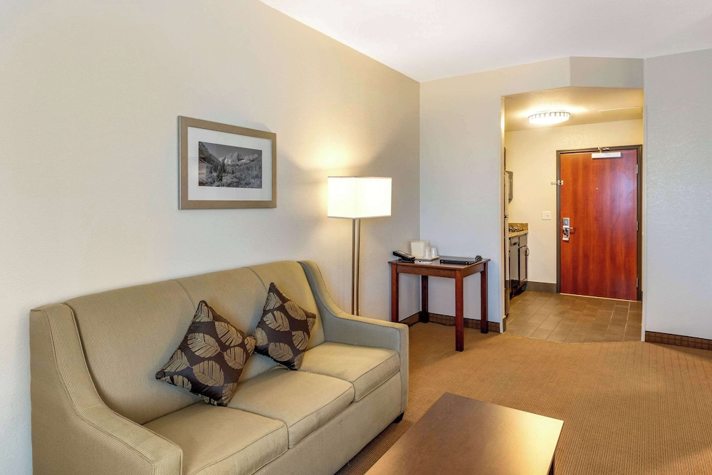 Suite, Multiple Beds, Non Smoking (Efficiency) - Photo 6