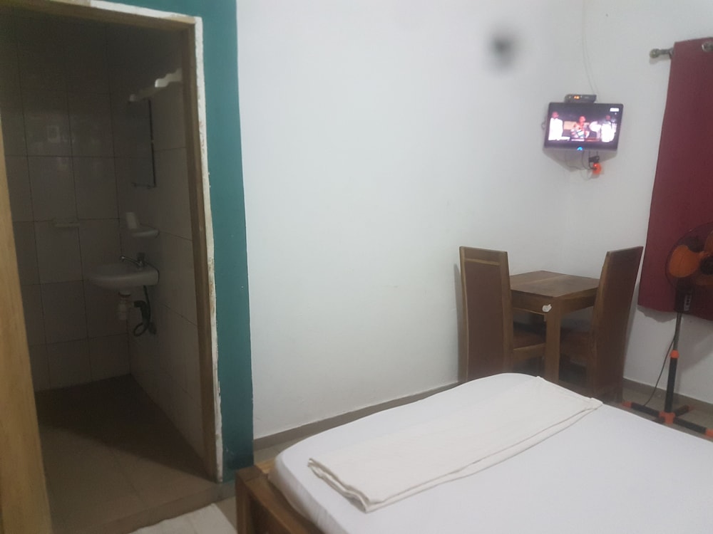 Basic Double Room, 1 Double Bed, Private Bathroom photo 3