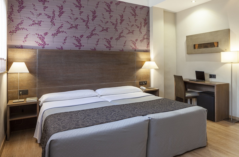 Twin Room - Photo 22