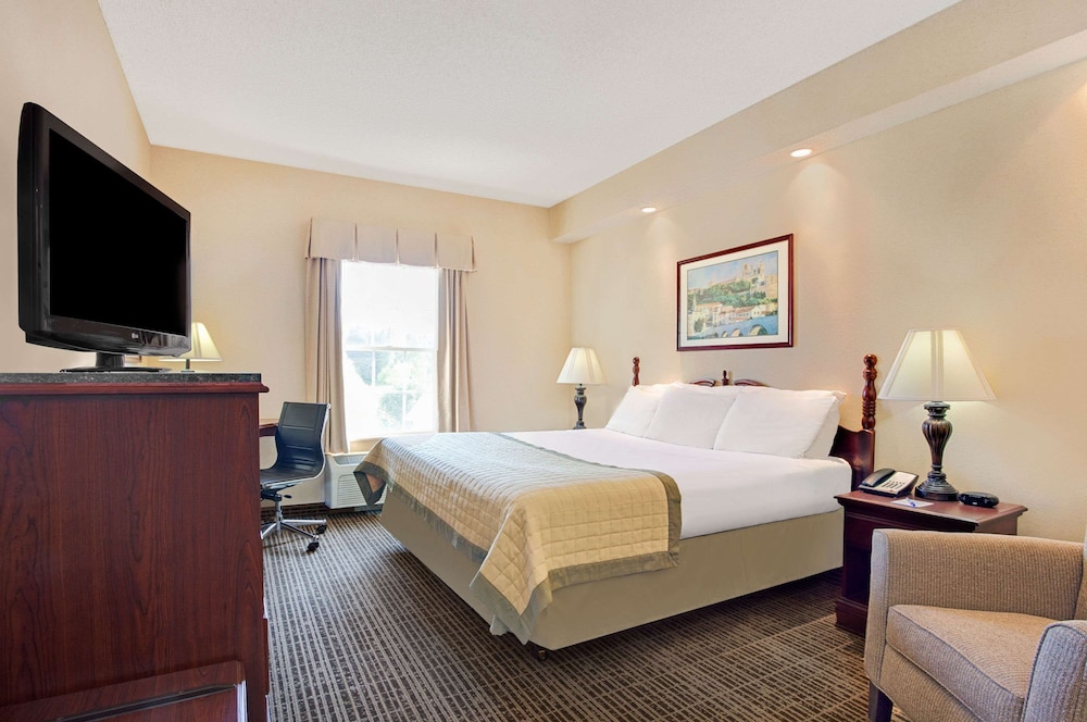 Room, 1 King Bed, Accessible, Non Smoking - Photo 1