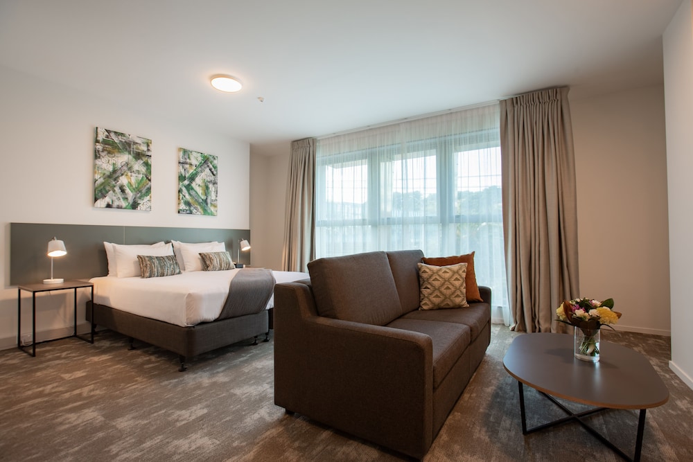 Executive King Studio Apartment - Photo 2