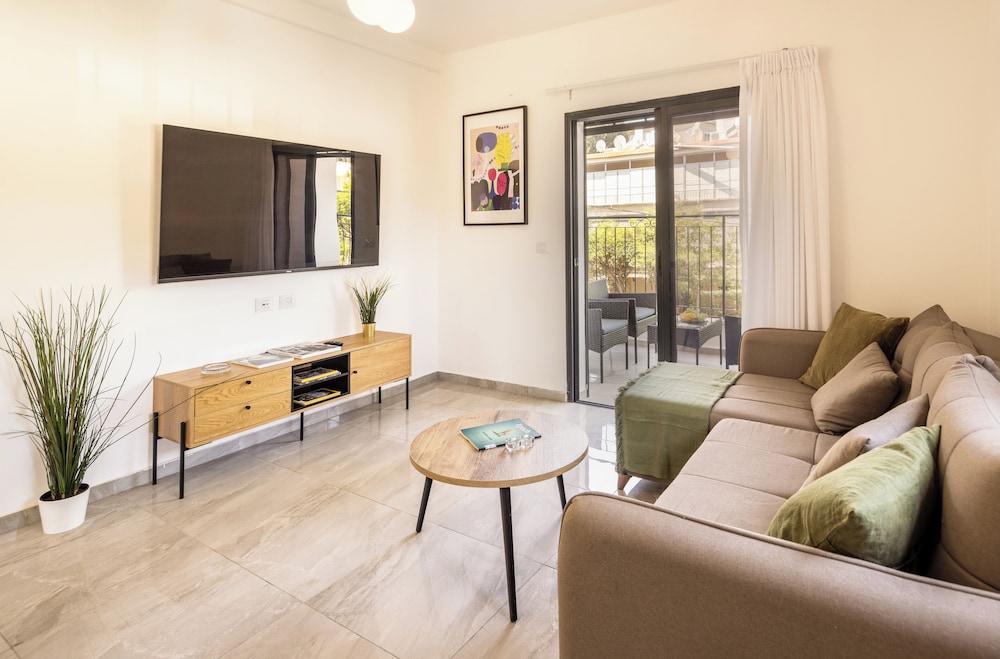 Apartment, Balcony, Garden View photo 1