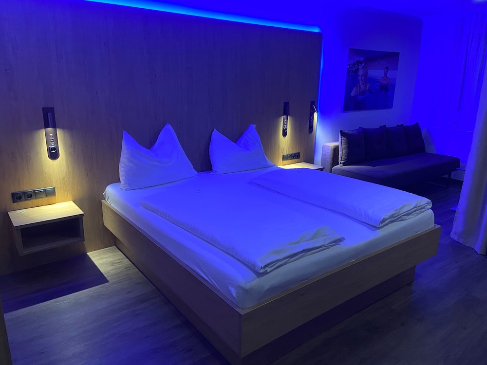 Double Room (First Class) - Photo 4