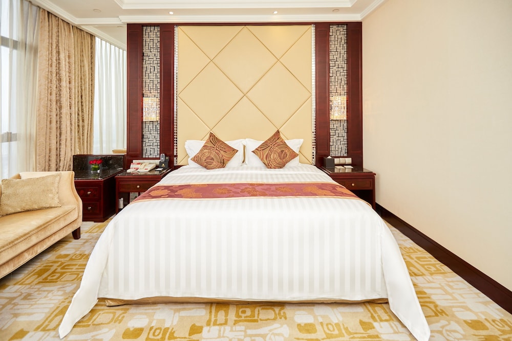 Executive Room, 1 King Bed - Photo 2