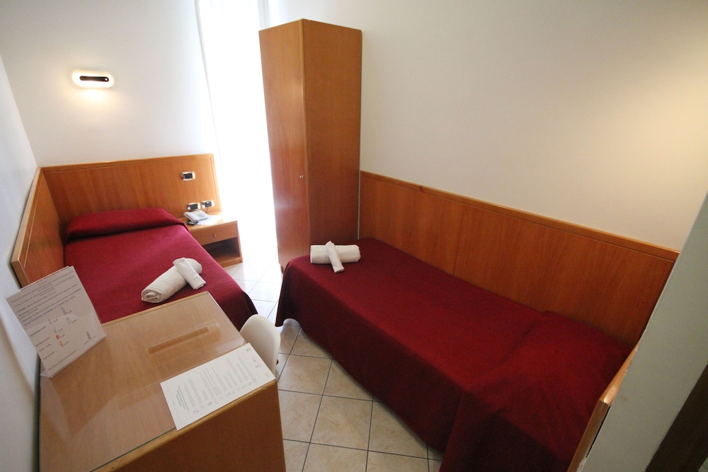 Standard Twin Room, Shared Bathroom