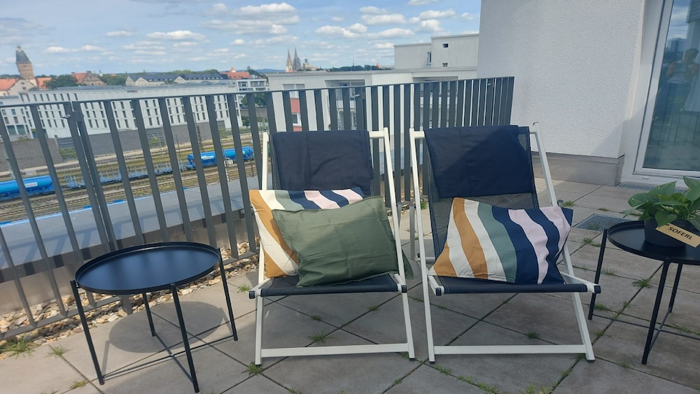 Premium Room, 1 Queen Bed, City View (Roof Terrace, Up to 3 Adults) - Photo 4