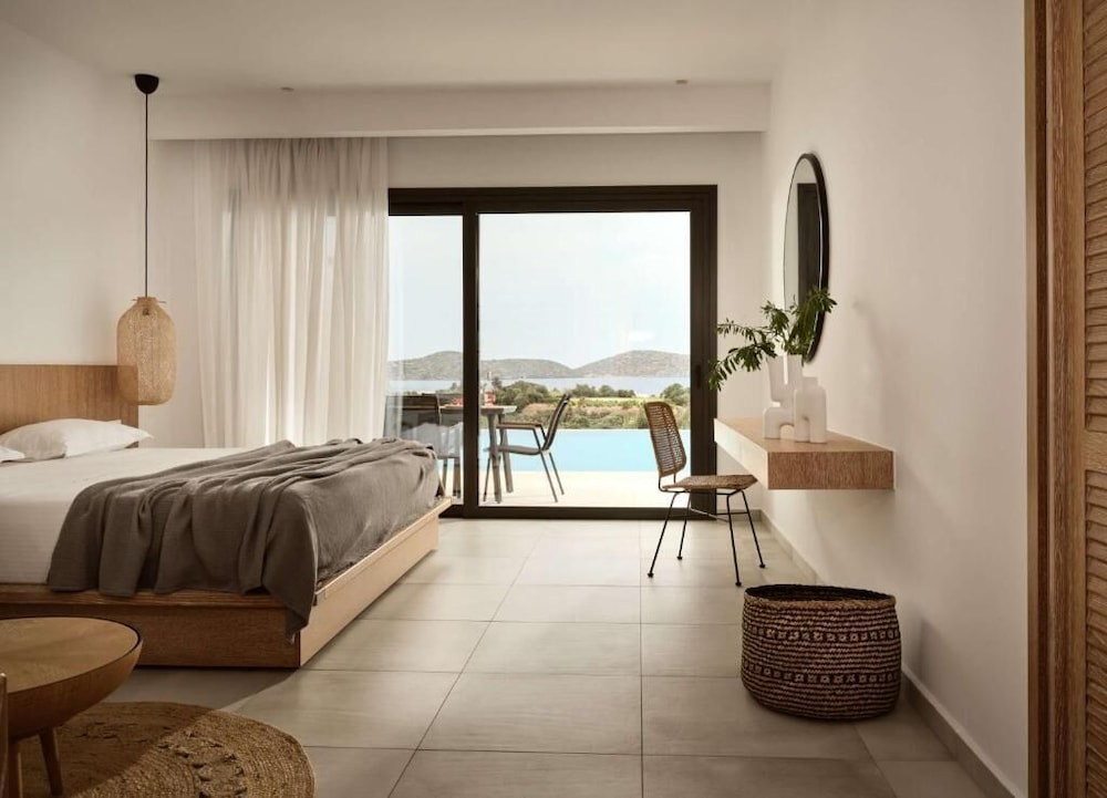Family Suite, 2 Bedrooms, Private Pool thumbnail 5