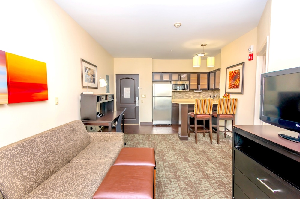 Suite, 1 Bedroom, Kitchen - Photo 9