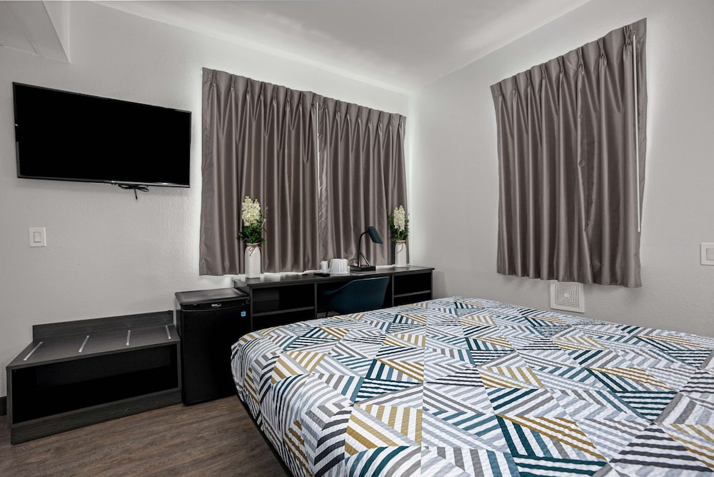 Standard Room, 1 Queen Bed, Accessible, Non Smoking photo 1