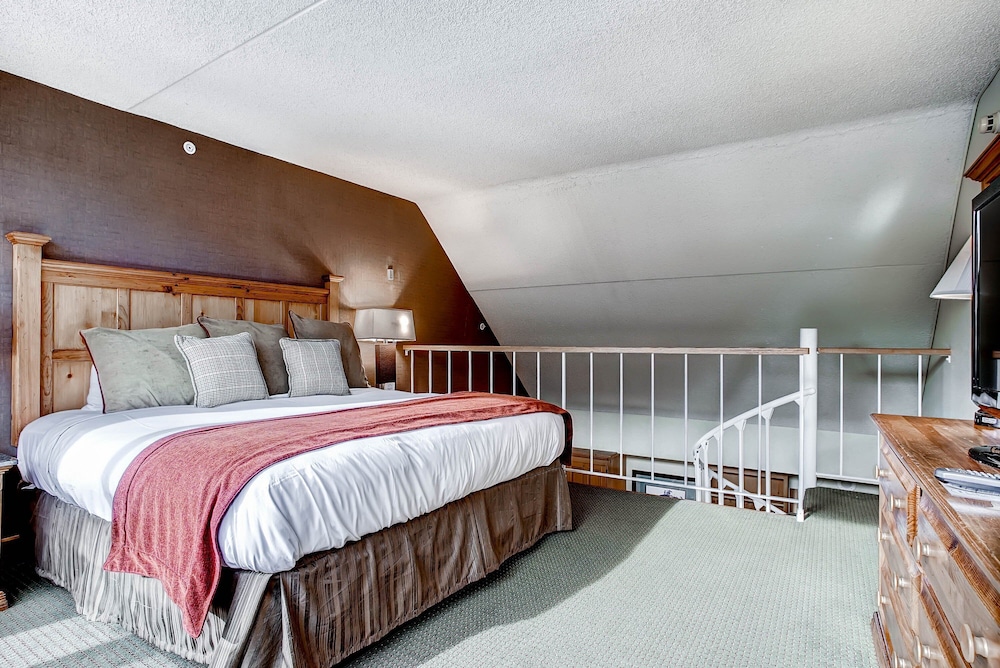 Loft, 1 King Bed (Lodge) - Photo 3