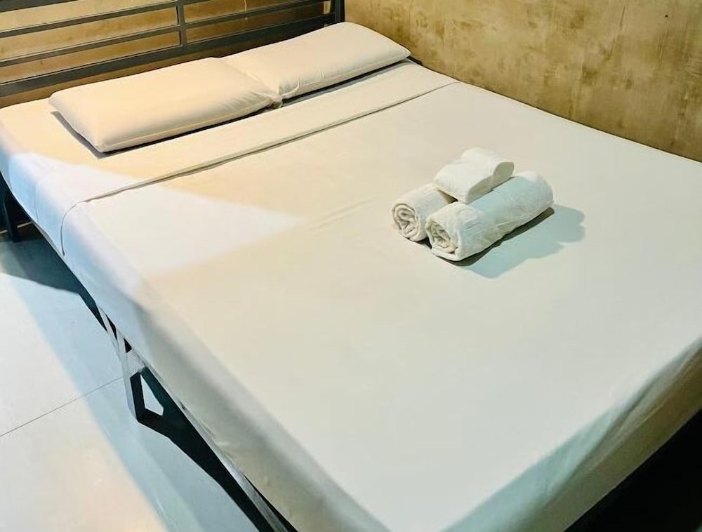 Economy Double Room, 1 Double Bed, Private Shower without Toilet photo 2