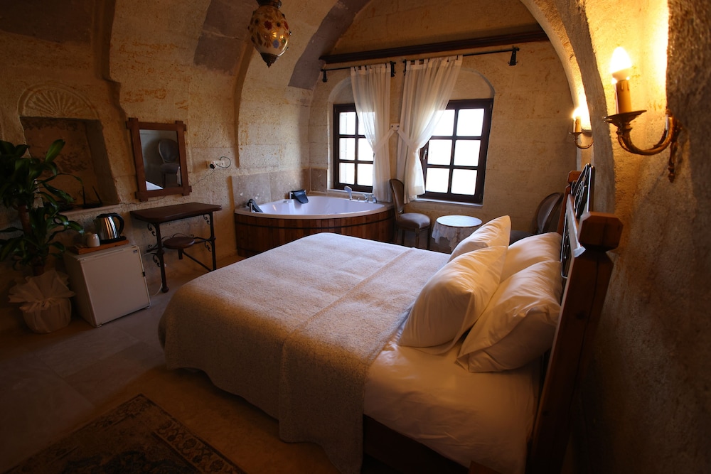 Deluxe Suite - Photo 3