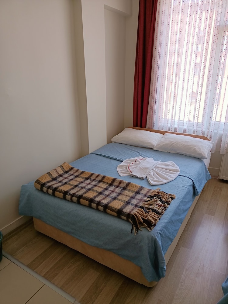 Basic Double Room, 1 Double Bed photo 2