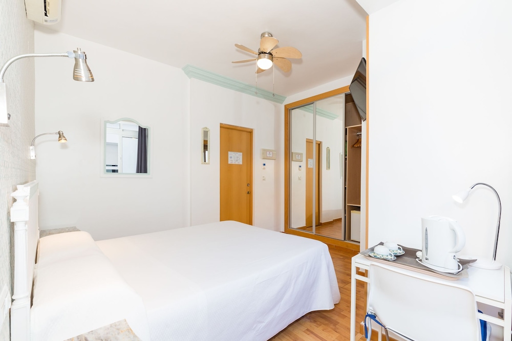 Double Room, 1 Queen Bed photo 2