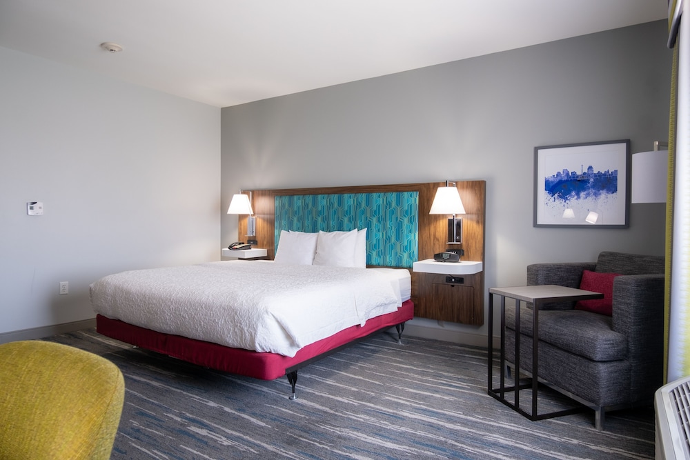 Room, 1 King Bed, Accessible - Photo 2