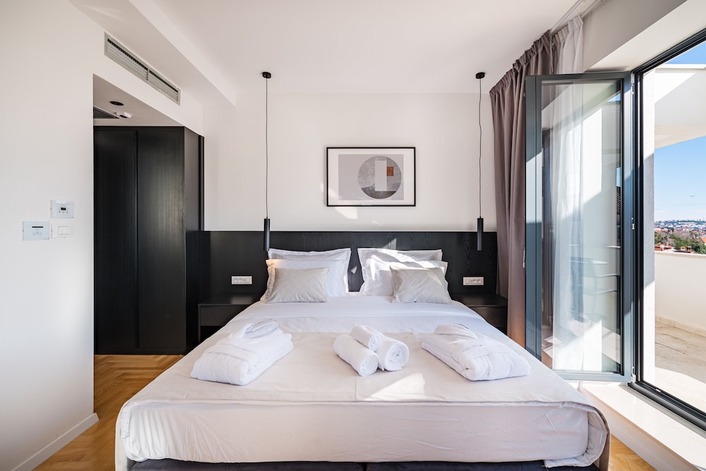 Deluxe Room - Photo 6