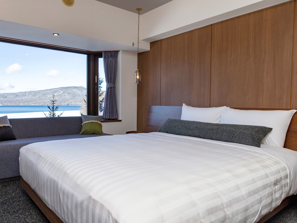 Standard Double Room, Non Smoking, Lake View photo 2