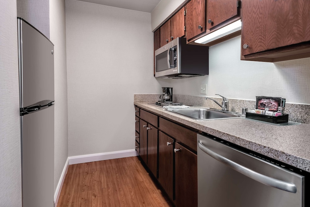Suite, 1 King Bed, Accessible, Bathtub - Photo 4